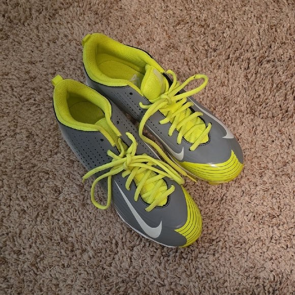 Nike Other - Men's Nike Gray and Neon Yellow Cleats Size 8 (0817)